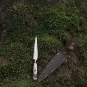 Double-Edged Dagger with Deer Antler Handle – Precision Blade